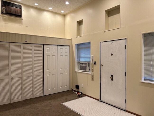 Building Photo - 1840 Jancey St