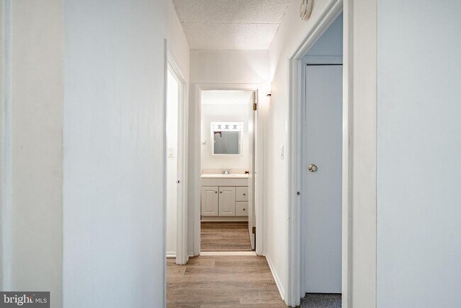Building Photo - 27208 Valley Run Dr