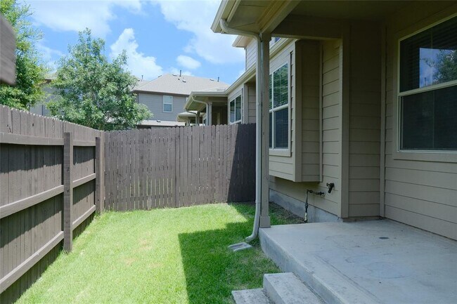 Building Photo - 2880 Donnell Dr