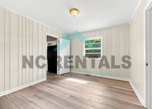 Building Photo - 1800 Woodmere Dr