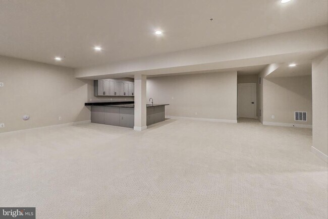 Building Photo - 6921 Renita Ln