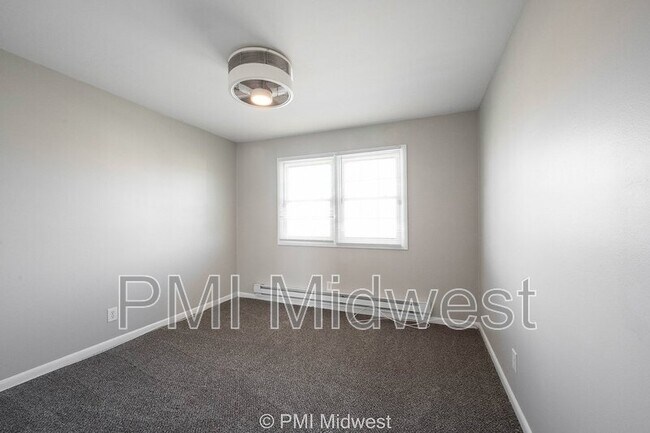 Building Photo - 140 Maple Park Dr