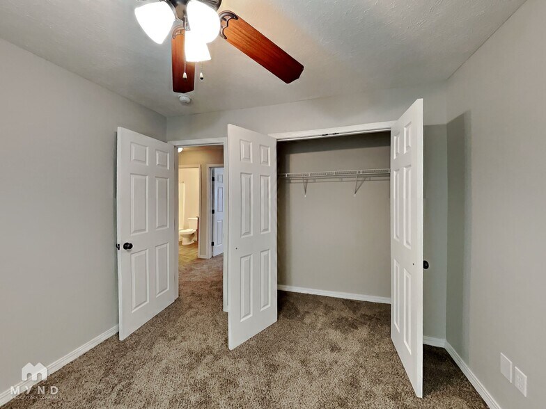 Building Photo - 624 S Mahn Ave