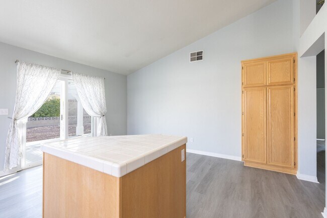 Building Photo - West Lancaster4 bedroom + bonus room