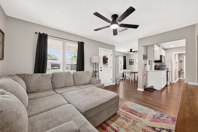 Building Photo - 1005 Avenue D
