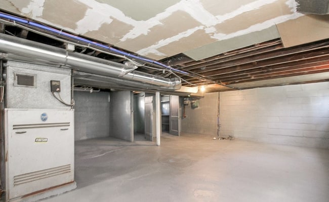 Building Photo - 12904 Thornhurst Ave