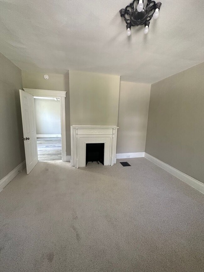 Building Photo - 2bd Duplex Cash Pay