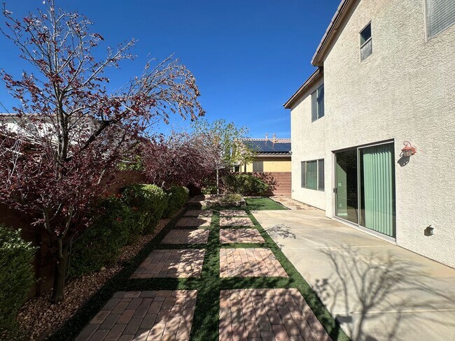 Building Photo - Mountains Edge-Pod 129