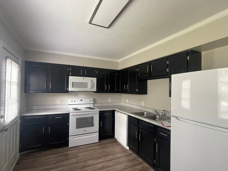 Building Photo - Glen Ridge Townhomes