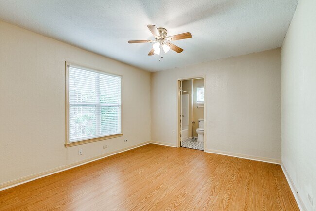 Building Photo - 322 Byrnes Dr