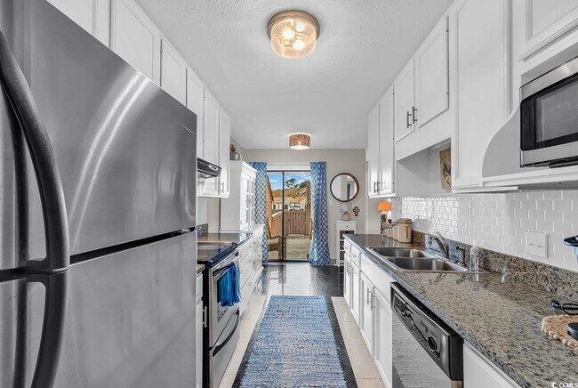 Building Photo - 4000 Fairway Lakes Dr