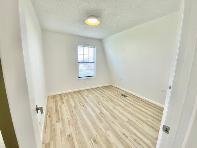 Building Photo - 114 Hollaway St