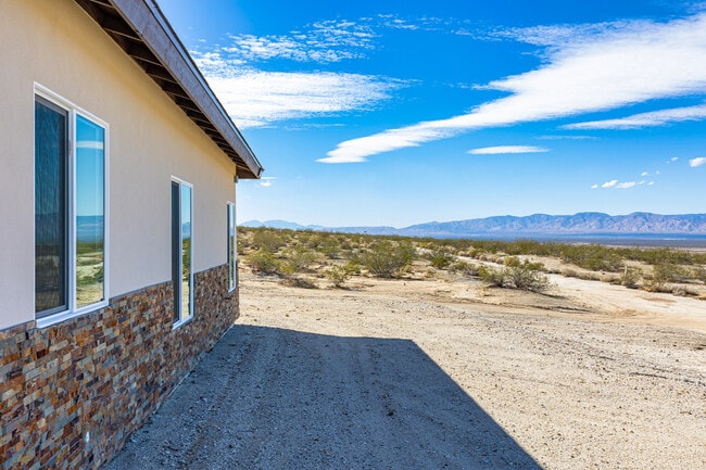 Building Photo - 10096 Glen Rd