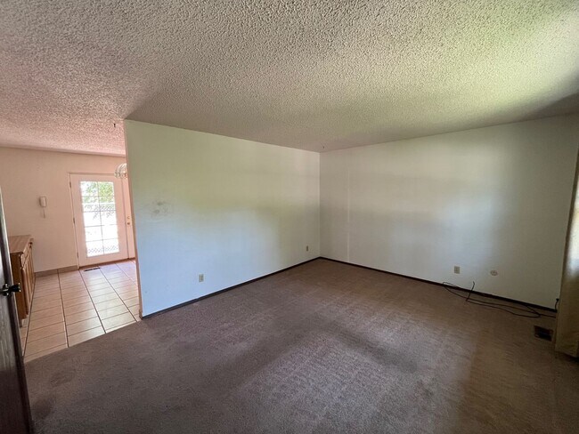 Building Photo - ALL PROSPECTIVE TENANTS MUST SUBMIT A $58 ...