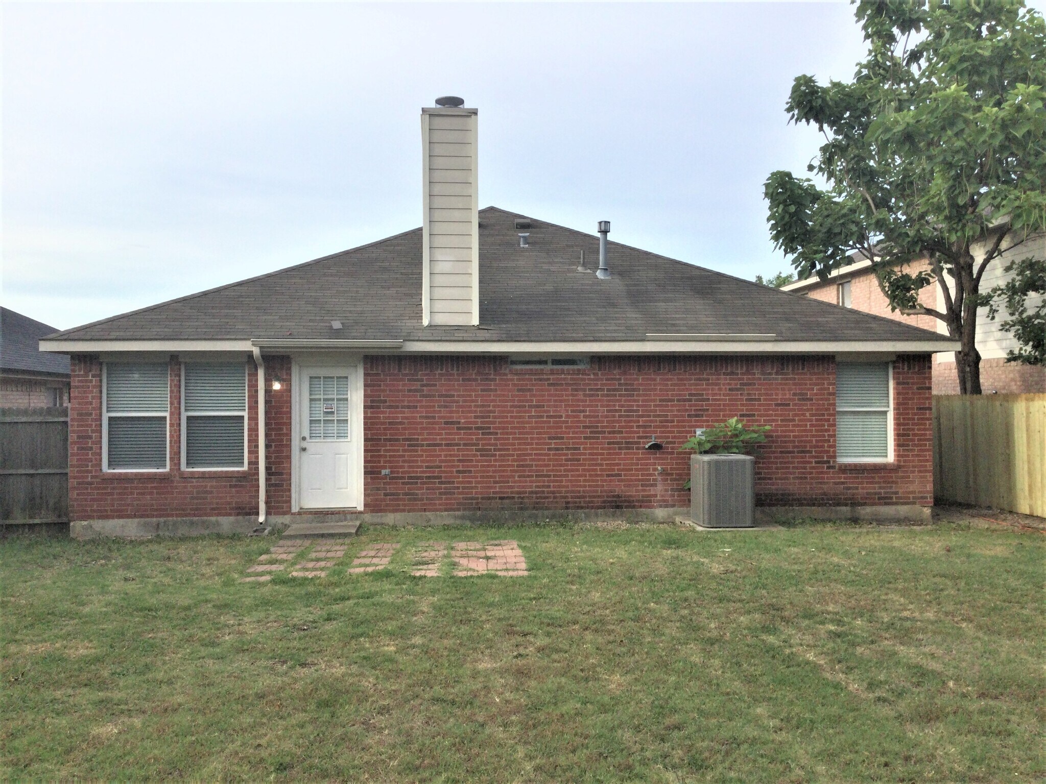 Building Photo - 923 Plumeria Dr