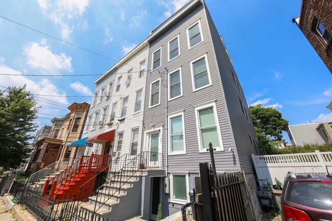 Building Photo - 157 Sherman Ave