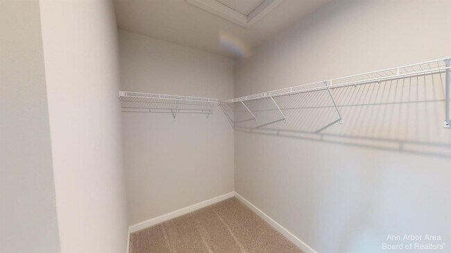 Building Photo - 2877 Rayfield Ave