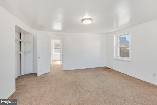 Building Photo - 600 E Girard Ave