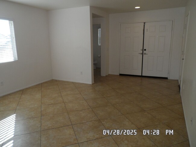 Building Photo - 3 Bedrooms, 2 1/2 Bathrooms, 2 Story, Loft...