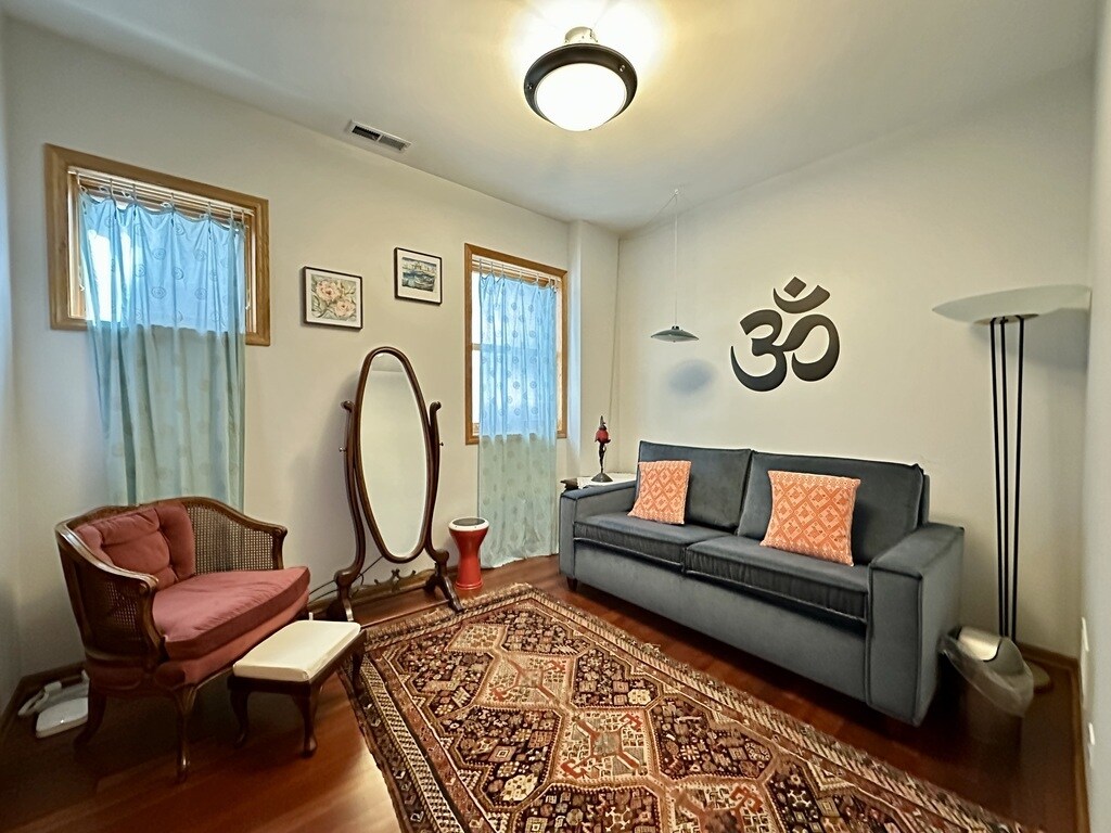 Building Photo - 1437 W Olive Ave