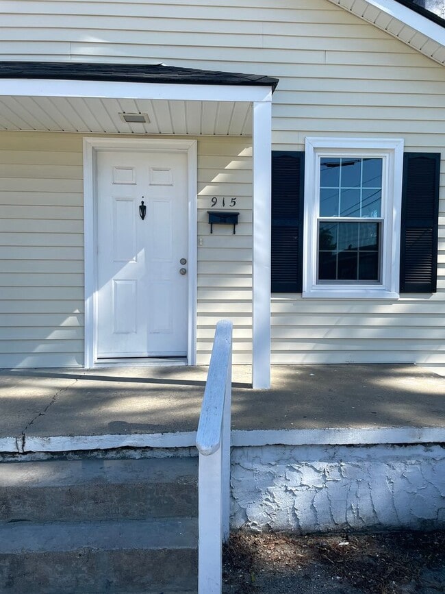Primary Photo - 915 Edgerton St