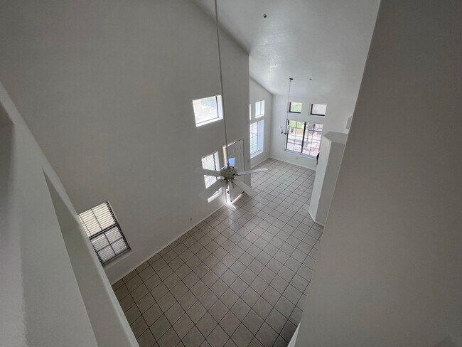 Building Photo - COMING SOON! 3 bed 3 bath Town house with ...