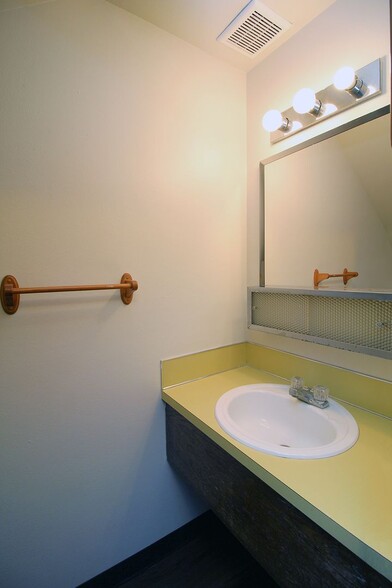 Building Photo - 14620 SE Woodland Way