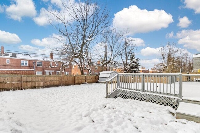 Building Photo - 2063 Inchcliff Rd