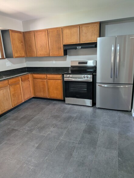 Building Photo - 561 Williams Ave