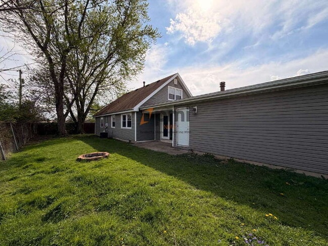 Building Photo - 365 Raven Ct