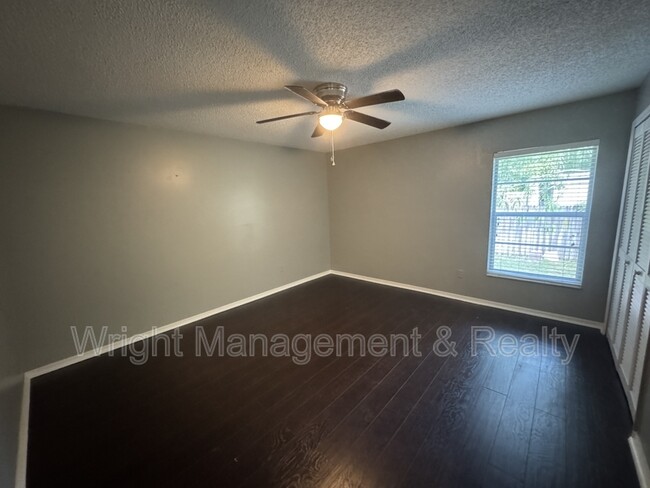 Building Photo - 12034 Stone Crossing Cir