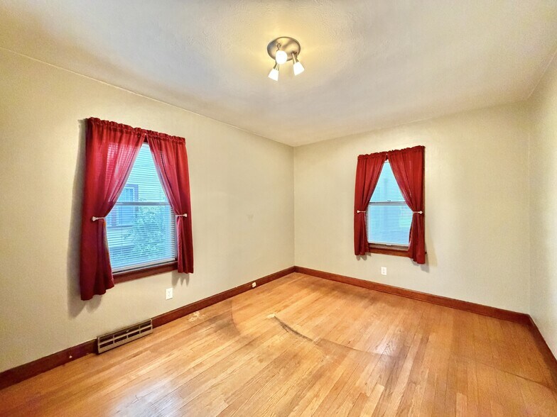 Building Photo - 607 N Palm St