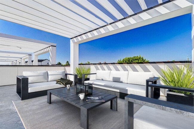 Building Photo - 5638 Dolores St