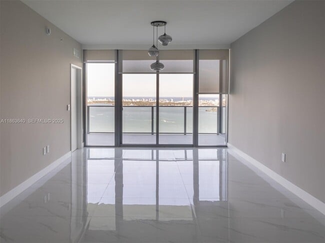 Building Photo - 700 NE 24th St