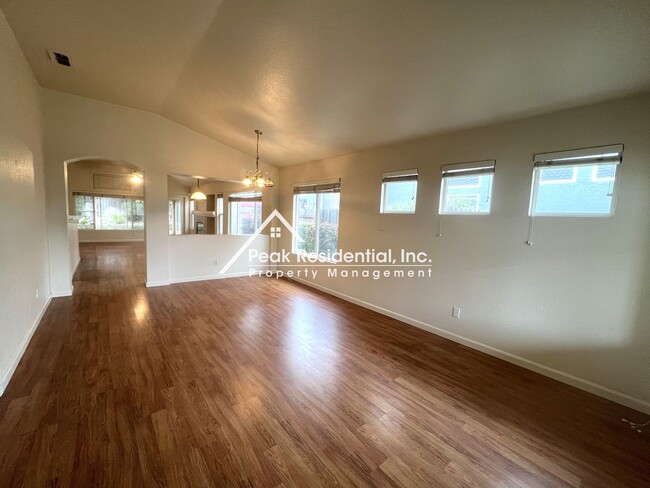 Building Photo - Wonderful 3bd/2ba Elk Grove Home With Sunr...