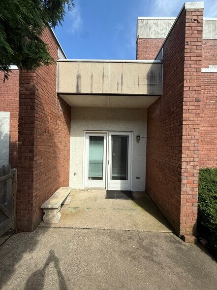 Building Photo - 103 Park Ave