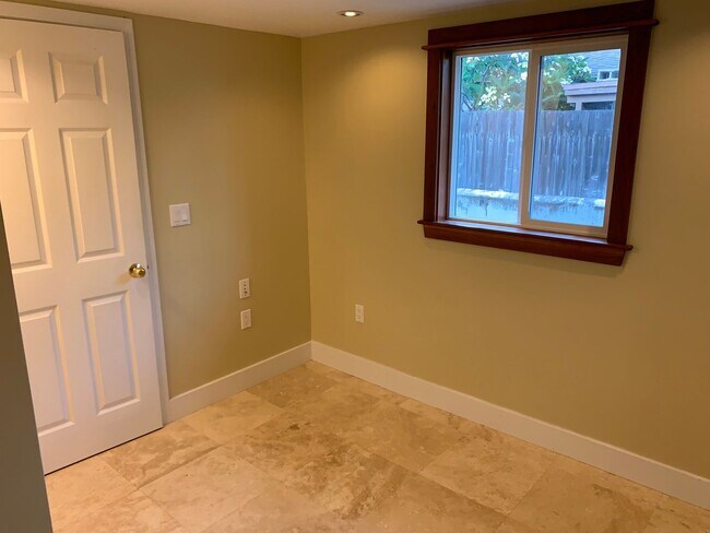 Building Photo - Kailua- Charming 1 bedroom, 1 bathroom cottage 2 blocks from the beach