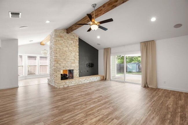 Building Photo - 2401 Stone River Dr