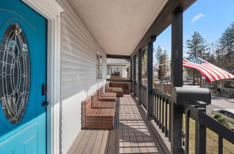 Building Photo - 719 E 9th Ave