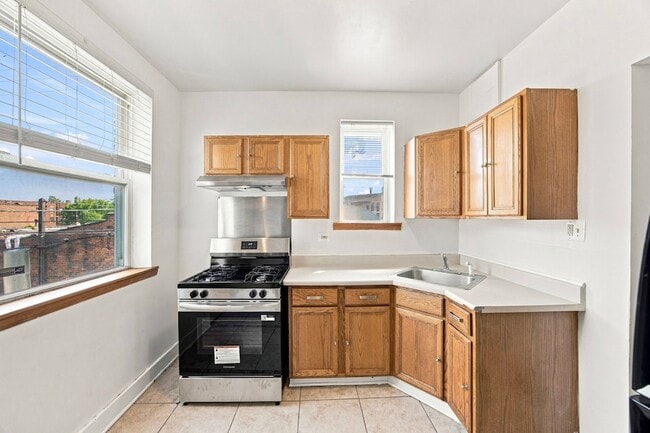 Building Photo - 7443 S Paxton Ave