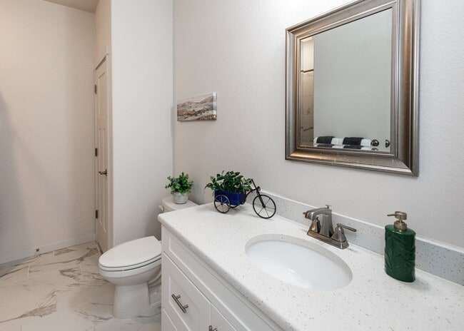 Building Photo - FULLY FURNISHED 3 Bed Luxury End Unit Townhome backs to Nature