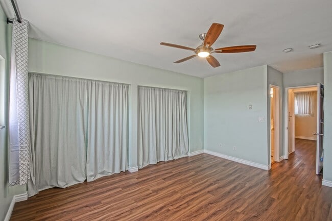 Building Photo - Bright & Spacious, Top-Floor 3BR3BA Condo ...