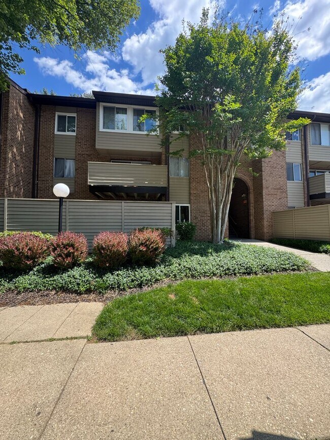 Building Photo - 19437 Brassie Pl