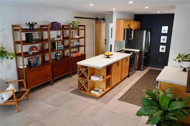 Building Photo - 338 Brassie Dr