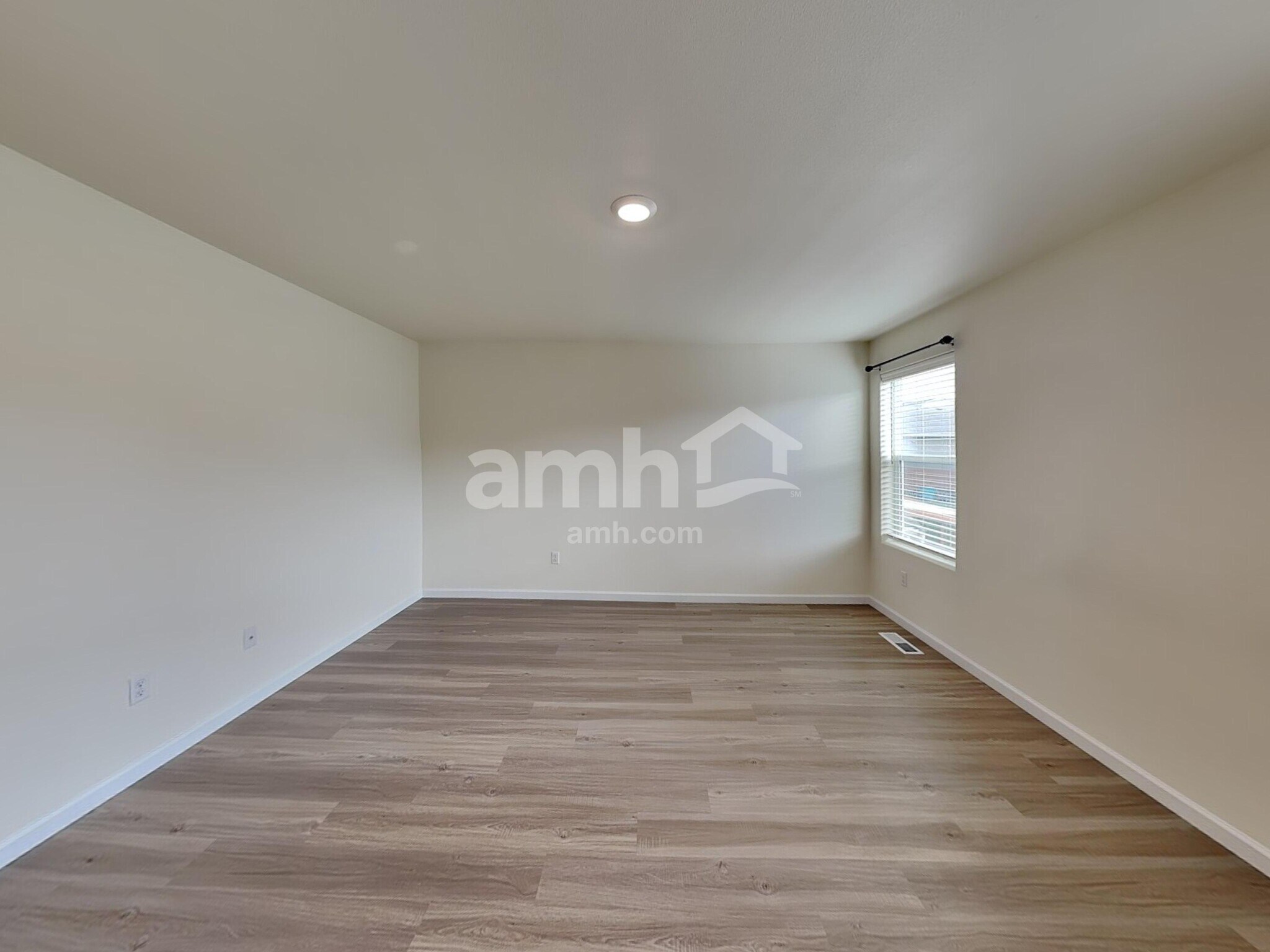 Building Photo - 1415 W 16th Ave