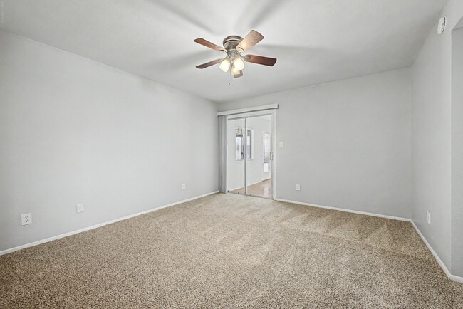 Building Photo - 3223 E Emerald Cir