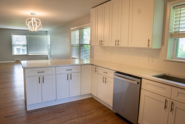 Building Photo - 9733 Karlov Ave