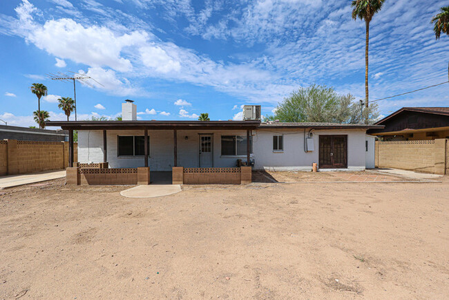 Building Photo - House at 35th Ave. & Cactus! JOIN THE WAIT...