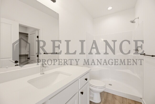 Building Photo - 5243 N Pinecrest Ct