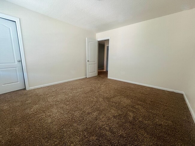 Building Photo - 131 Ashwood Cir